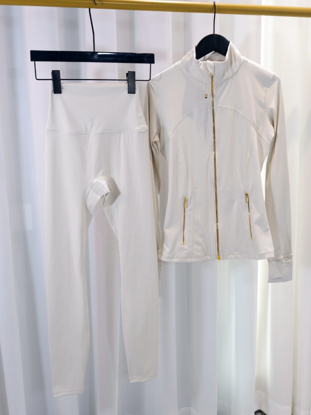 Gold Zipper Jacket and yoga Pants Set, Sportswear, Quick-Dry and Breathable, Slimming and lightweight, Tight-Fitting