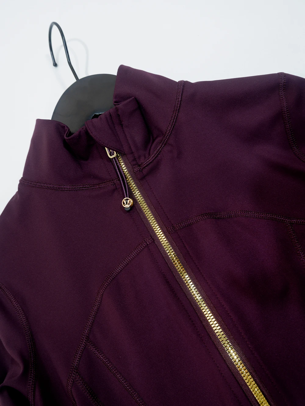 Gold Zipper Jacket and yoga Pants Set, Sportswear, Quick-Dry and Breathable, Slimming and lightweight, Tight-Fitting