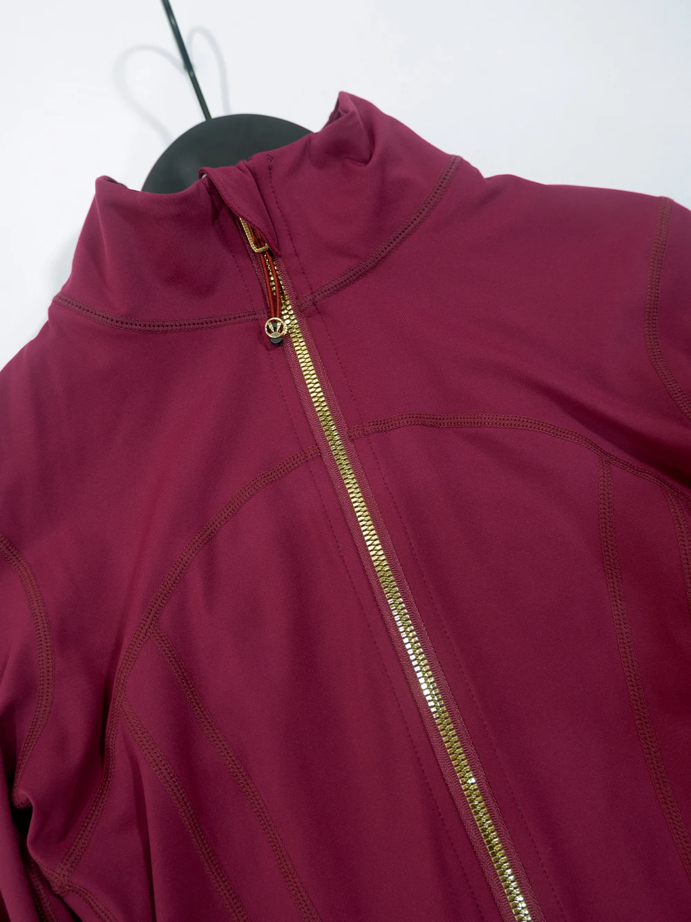 Gold Zipper Jacket and yoga Pants Set, Sportswear, Quick-Dry and Breathable, Slimming and lightweight, Tight-Fitting