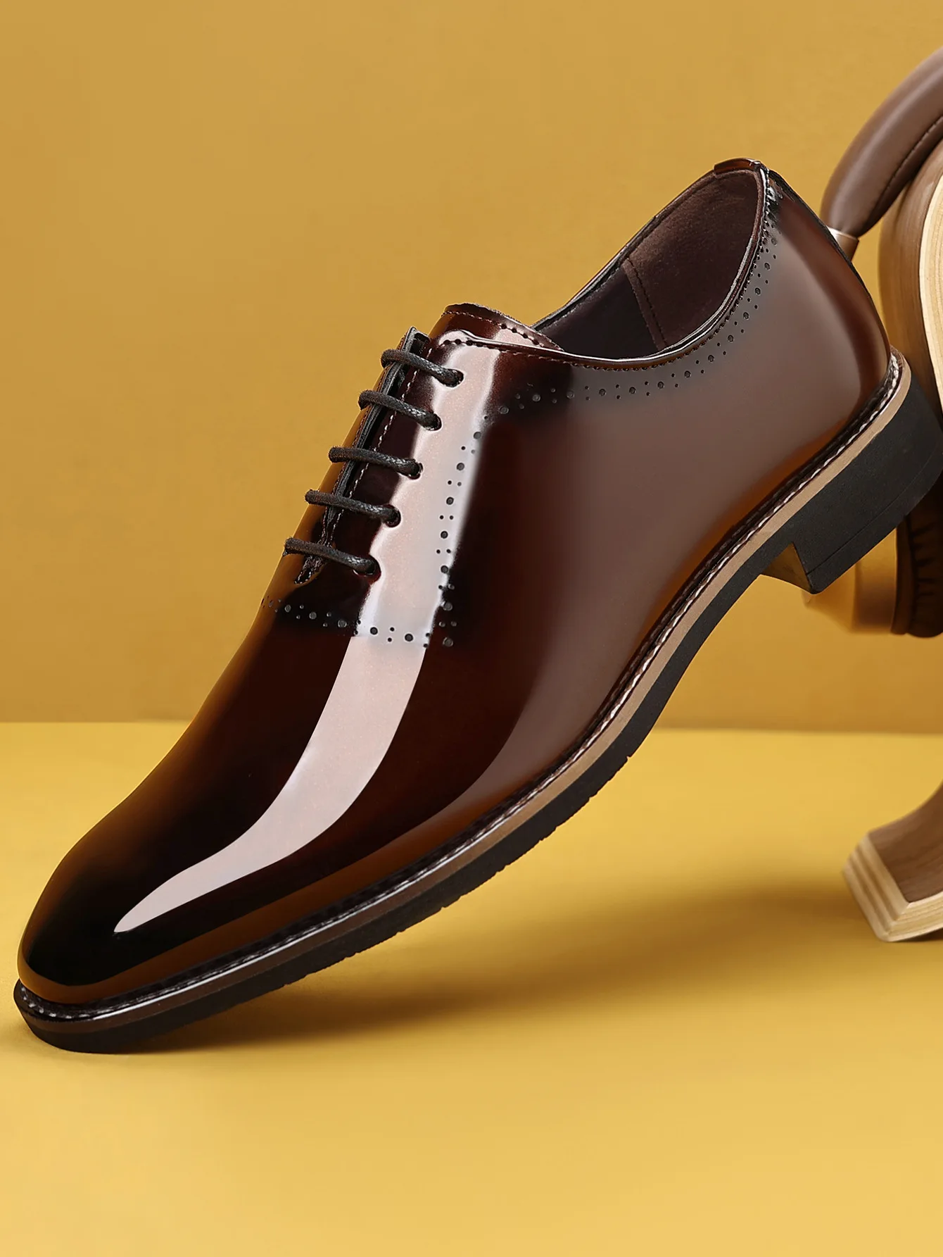 Luxury Men Oxford Shoes High Quality Patent Leather Men Shoes Comfortable Dress Wedding Party Shoes Classic Business Formal Shoe