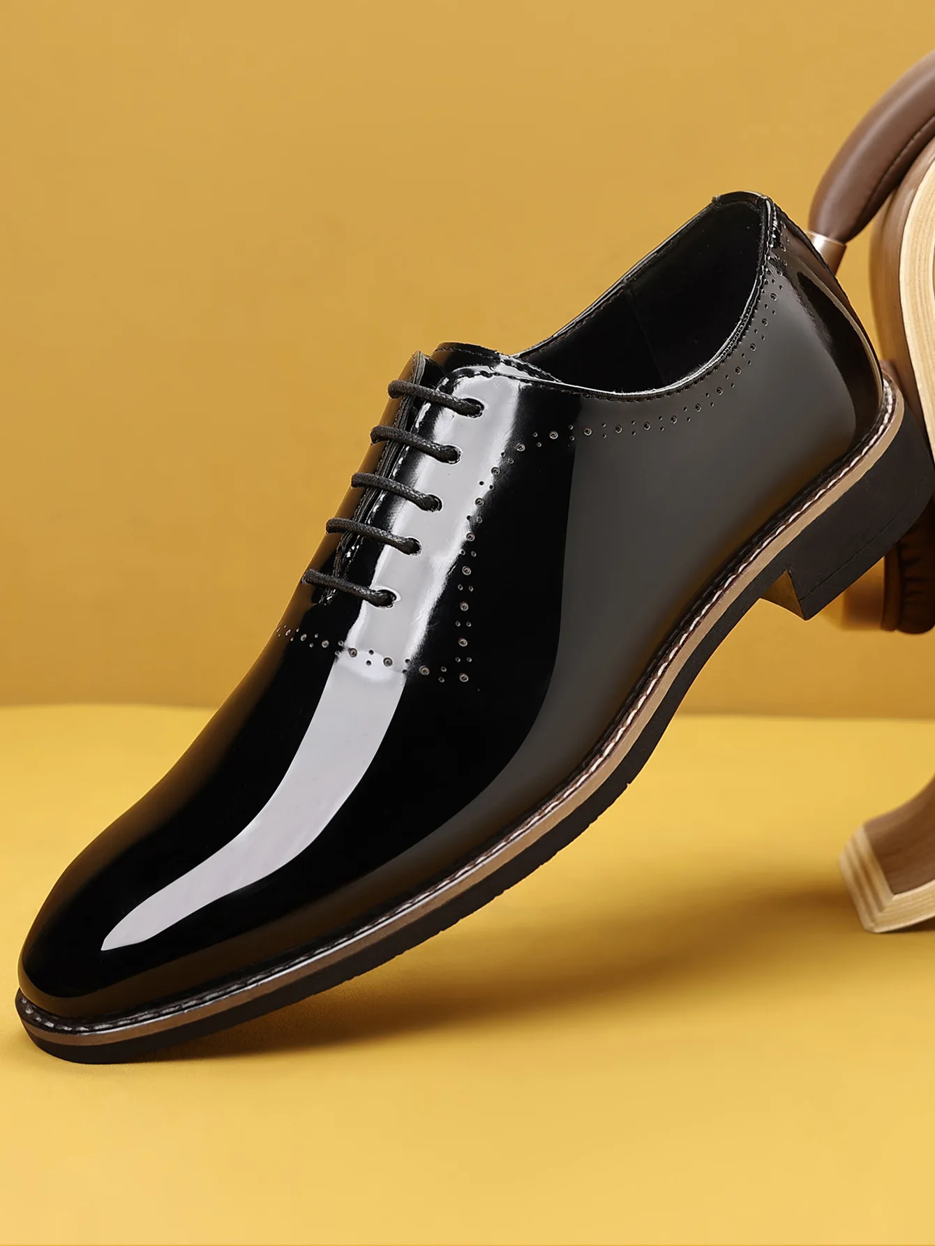 Luxury Men Oxford Shoes High Quality Patent Leather Men Shoes Comfortable Dress Wedding Party Shoes Classic Business Formal Shoe