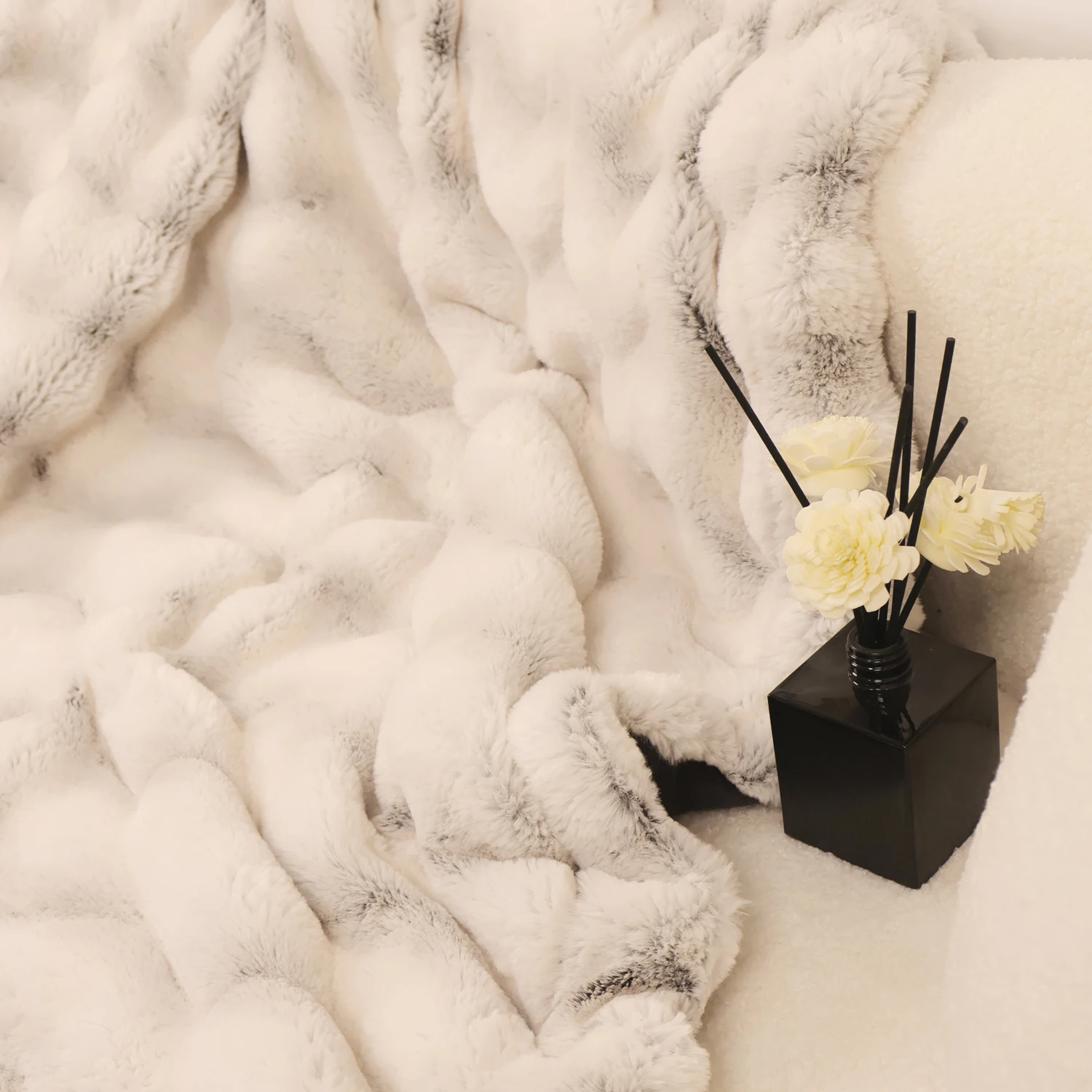 Rosekind Soft FAUX RABBIT Fleece Throw Blanket for Couch, Faux Fur Blanket for Bed, Reversible Cozy Plush Blanket for Sofa