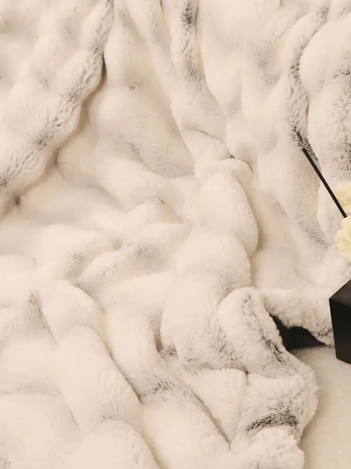 Rosekind Soft FAUX RABBIT Fleece Throw Blanket for Couch, Faux Fur Blanket for Bed, Reversible Cozy Plush Blanket for Sofa
