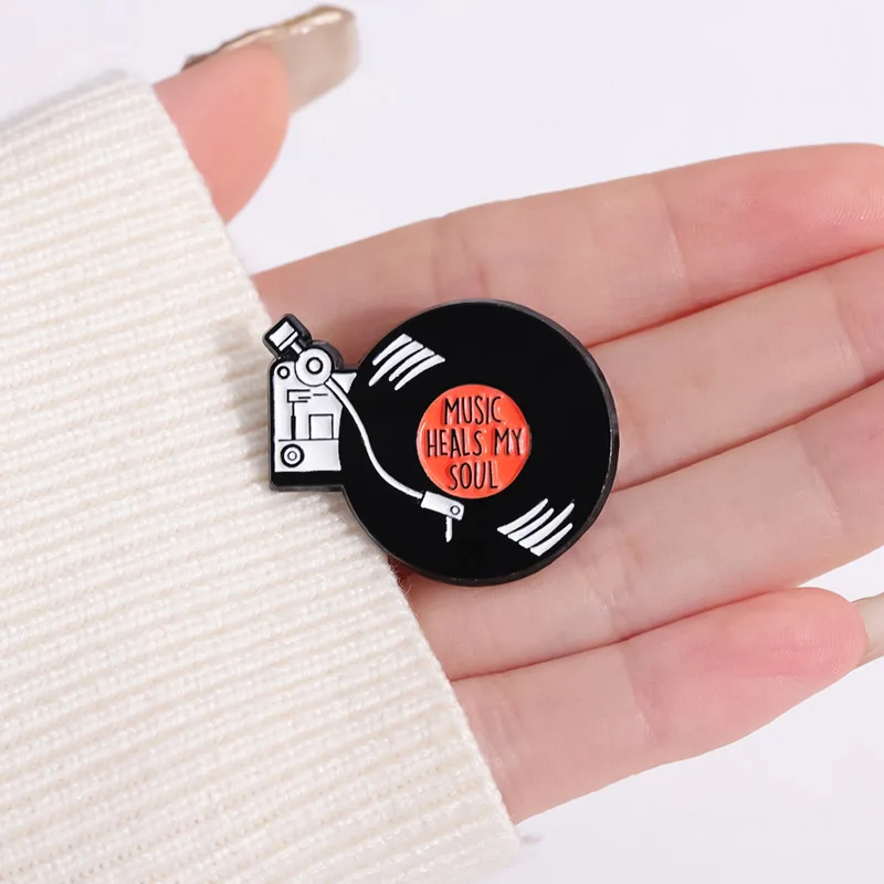 Cartoon Machine Metal Brooch Car Sewing Machine Phone Music CD Typewriter Camera Ruler Storage Card Badge Punk Pins Jewelry Gift