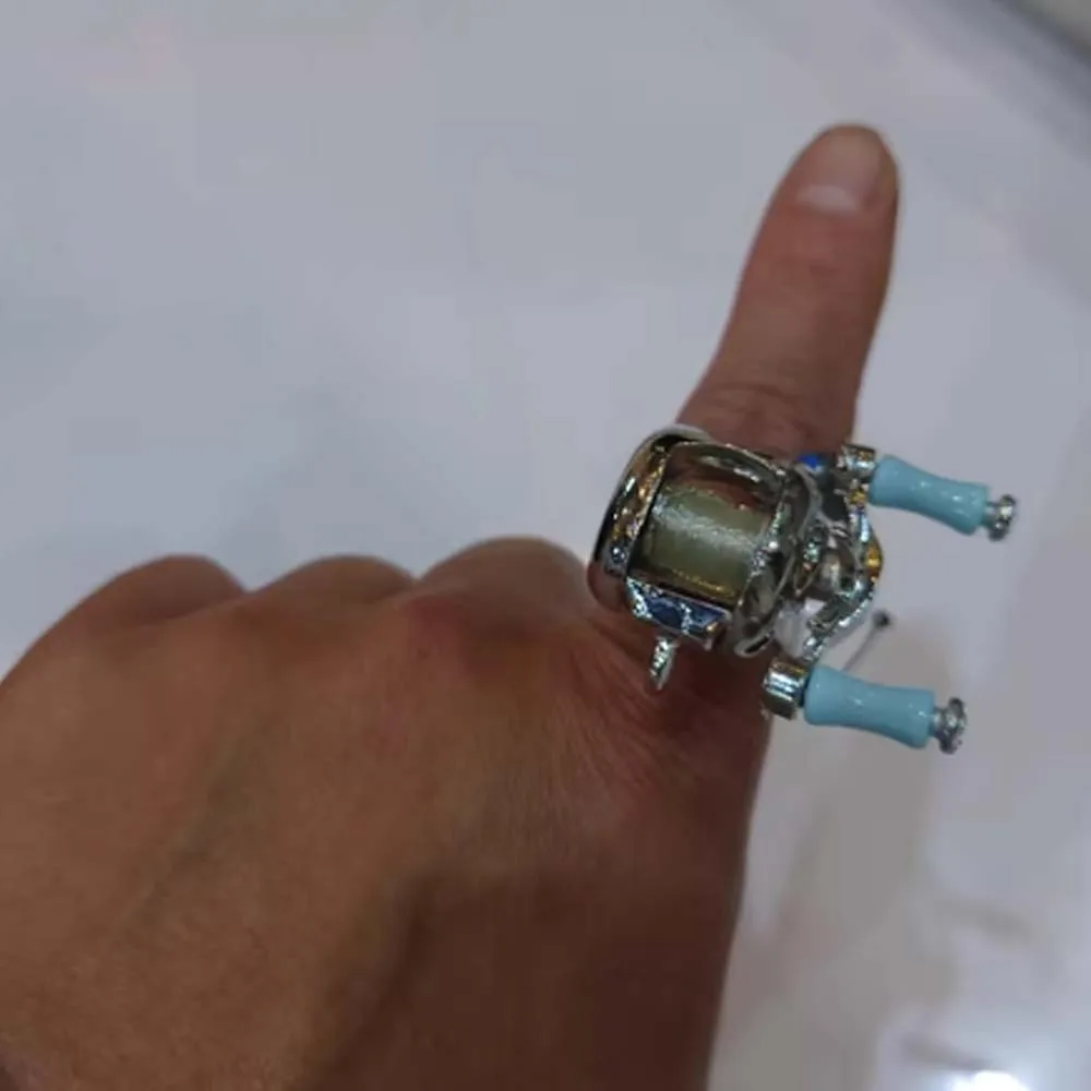 Exquisite Fishing Reel Ring Luxury Fishing Reel Necklace Detachable Pendant Rotatable Men Neck Pendant Neck Accessories