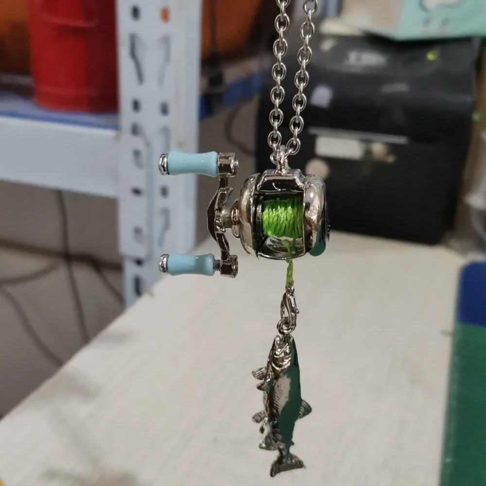 Exquisite Fishing Reel Ring Luxury Fishing Reel Necklace Detachable Pendant Rotatable Men Neck Pendant Neck Accessories