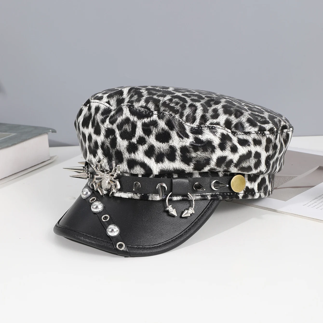 Sweet cool Spice Girl style riveted spider hoop PU leather newsboy hat Y2K fashion trend shopping face small beret