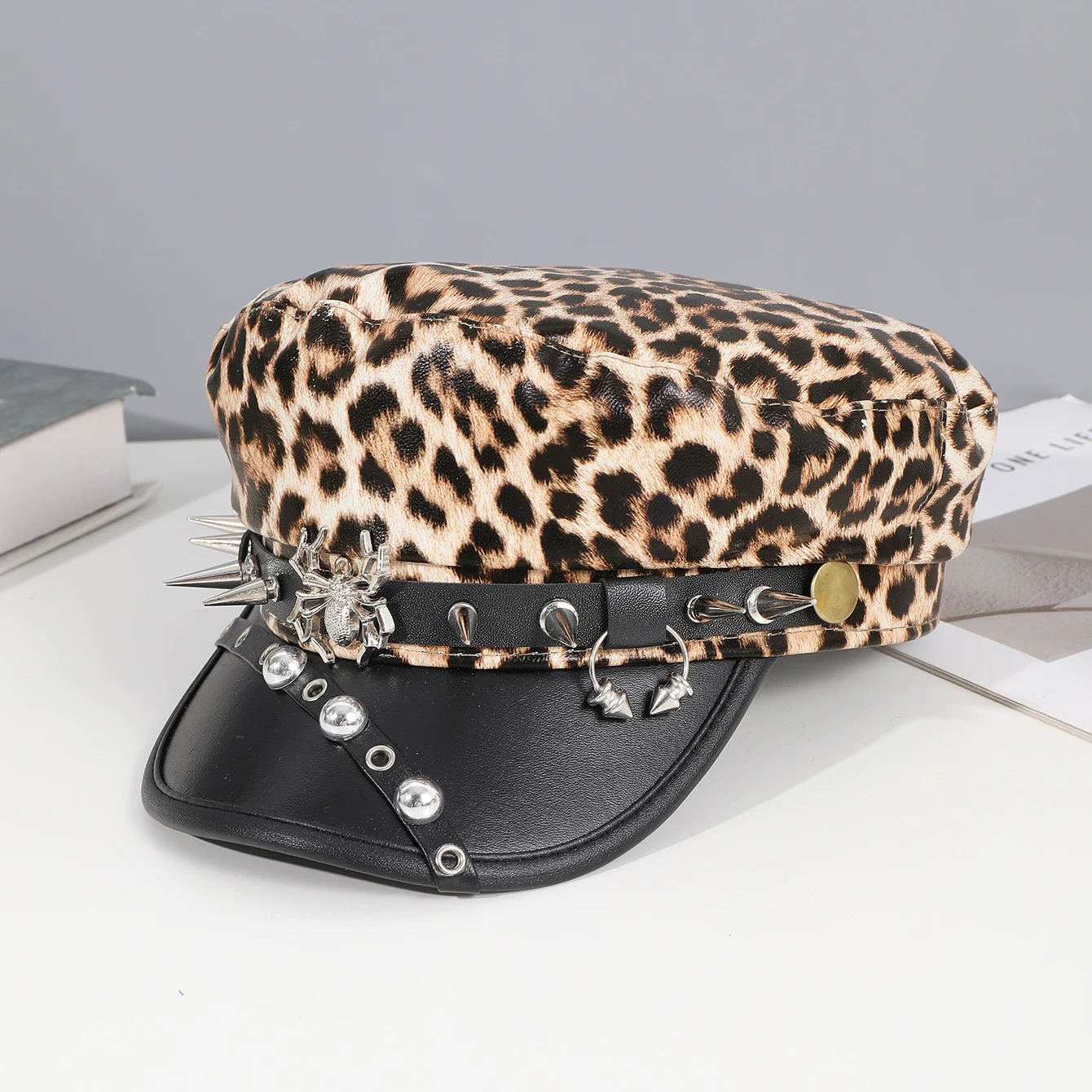 Sweet cool Spice Girl style riveted spider hoop PU leather newsboy hat Y2K fashion trend shopping face small beret