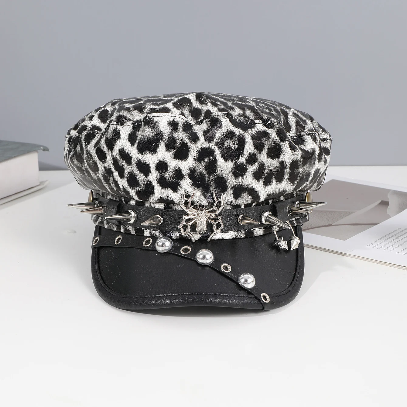Sweet cool Spice Girl style riveted spider hoop PU leather newsboy hat Y2K fashion trend shopping face small beret