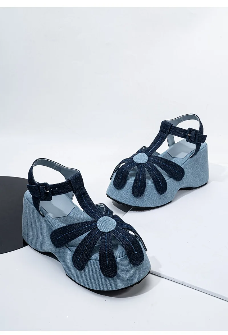 High Quality Denim Platform Sandals Women Fashion T Strap Buckle Flower Decoration Designer Shoe Summer Sexy Open Toe Beach Shoe