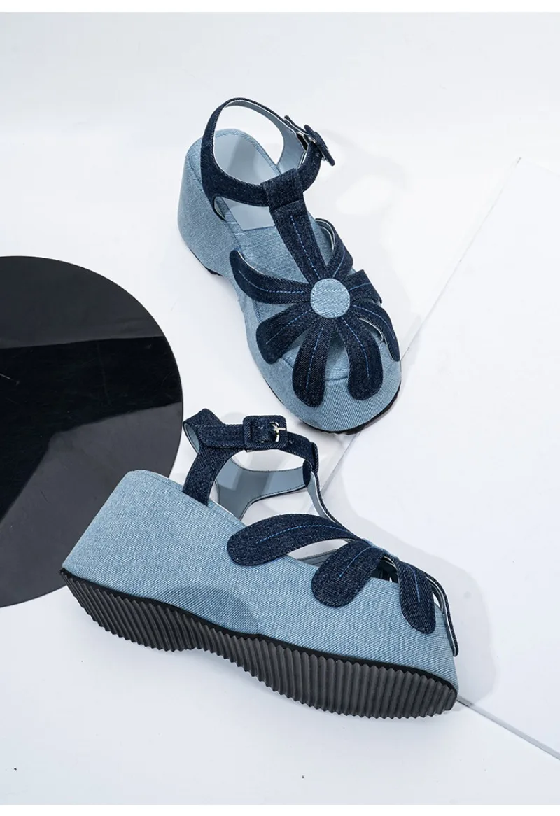 High Quality Denim Platform Sandals Women Fashion T Strap Buckle Flower Decoration Designer Shoe Summer Sexy Open Toe Beach Shoe