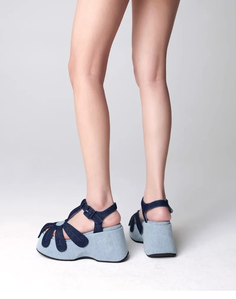 High Quality Denim Platform Sandals Women Fashion T Strap Buckle Flower Decoration Designer Shoe Summer Sexy Open Toe Beach Shoe