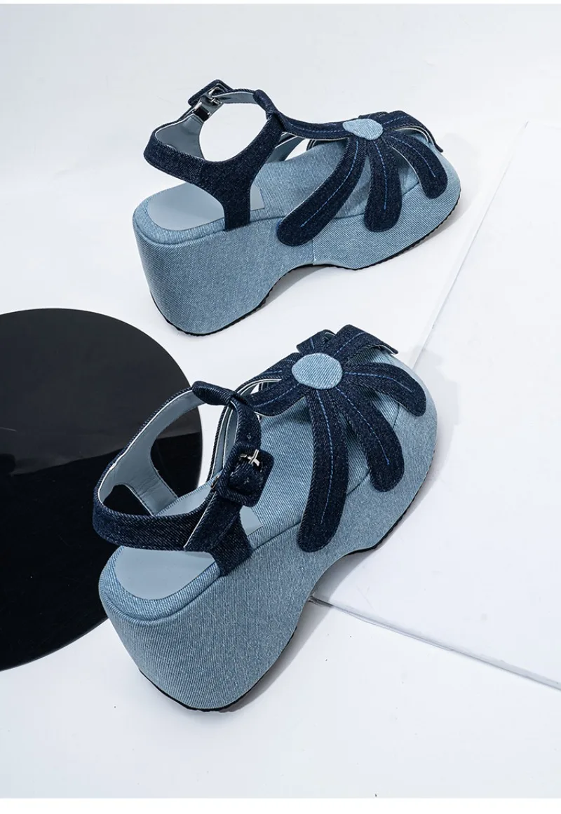 High Quality Denim Platform Sandals Women Fashion T Strap Buckle Flower Decoration Designer Shoe Summer Sexy Open Toe Beach Shoe