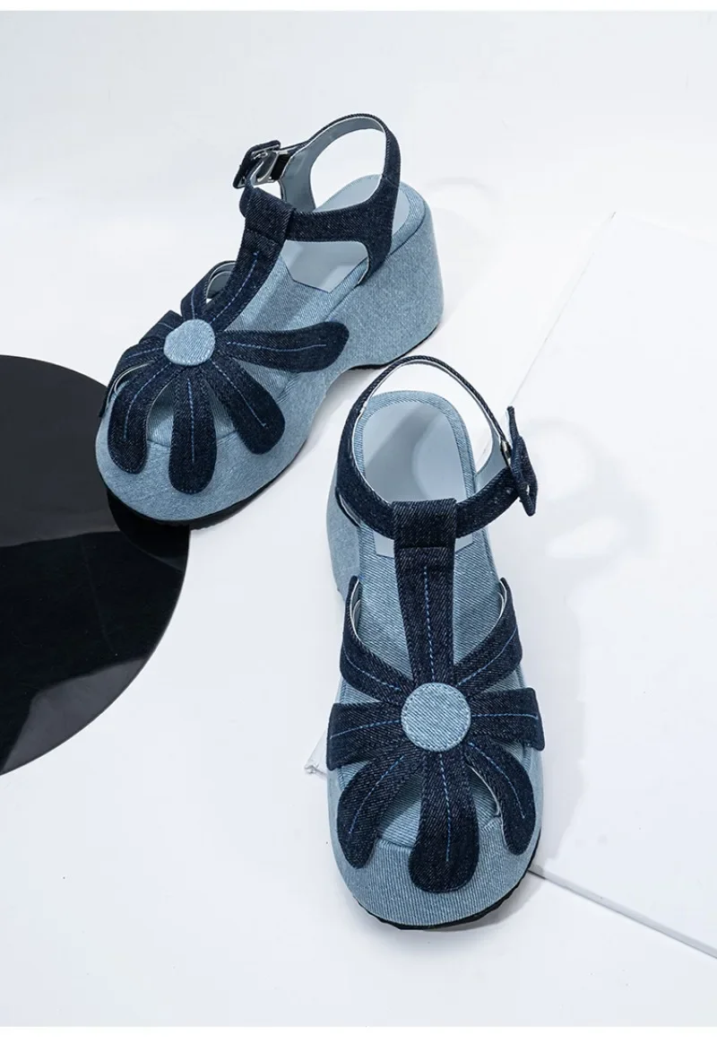 High Quality Denim Platform Sandals Women Fashion T Strap Buckle Flower Decoration Designer Shoe Summer Sexy Open Toe Beach Shoe
