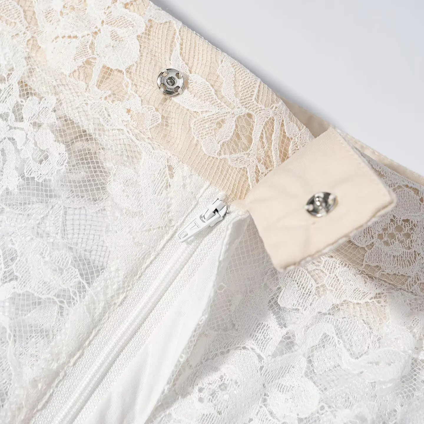 White Lace Embroidery Pant Suit Women Stand Neck Sleeveless Hollow-out Waist Cinching See Through Set Lady Summer Sheer Outfit