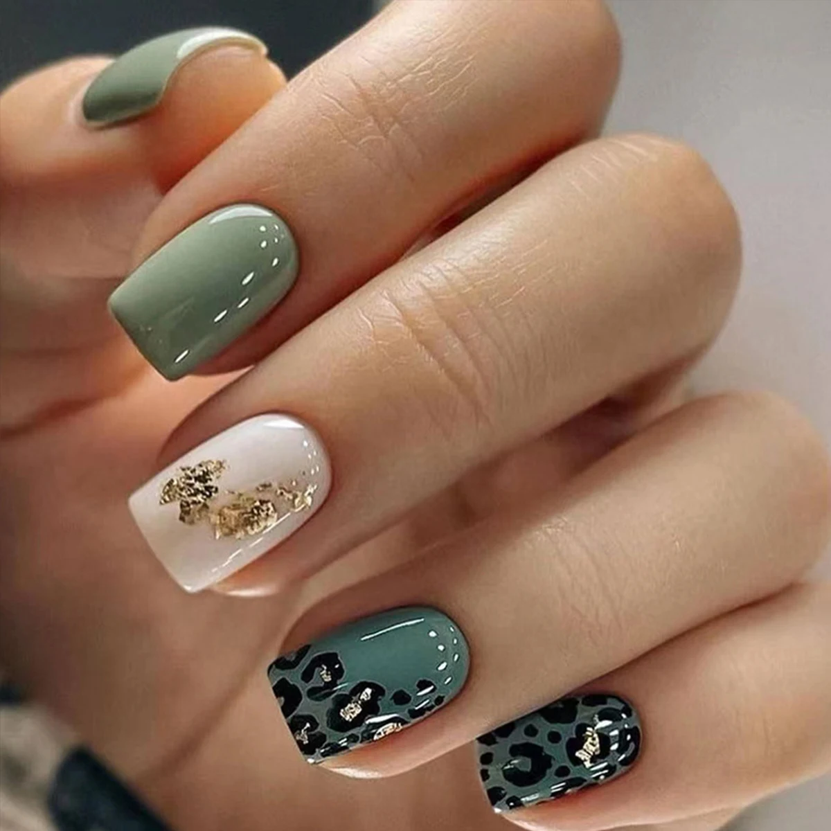 24 pieces of ins-style short press-on nails (square shape), paired with 1 piece of jelly glue and 1 nail file