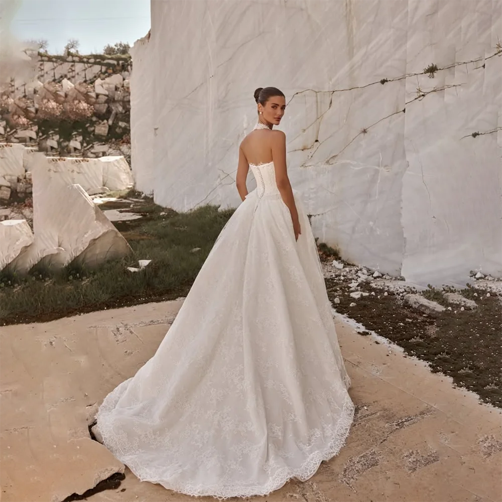 Luxury Lace Wedding Dresses for Women Halter Deep V Neck Sleeveless Ball Gown Floor Length Elegant Bridal Gowns Customized
