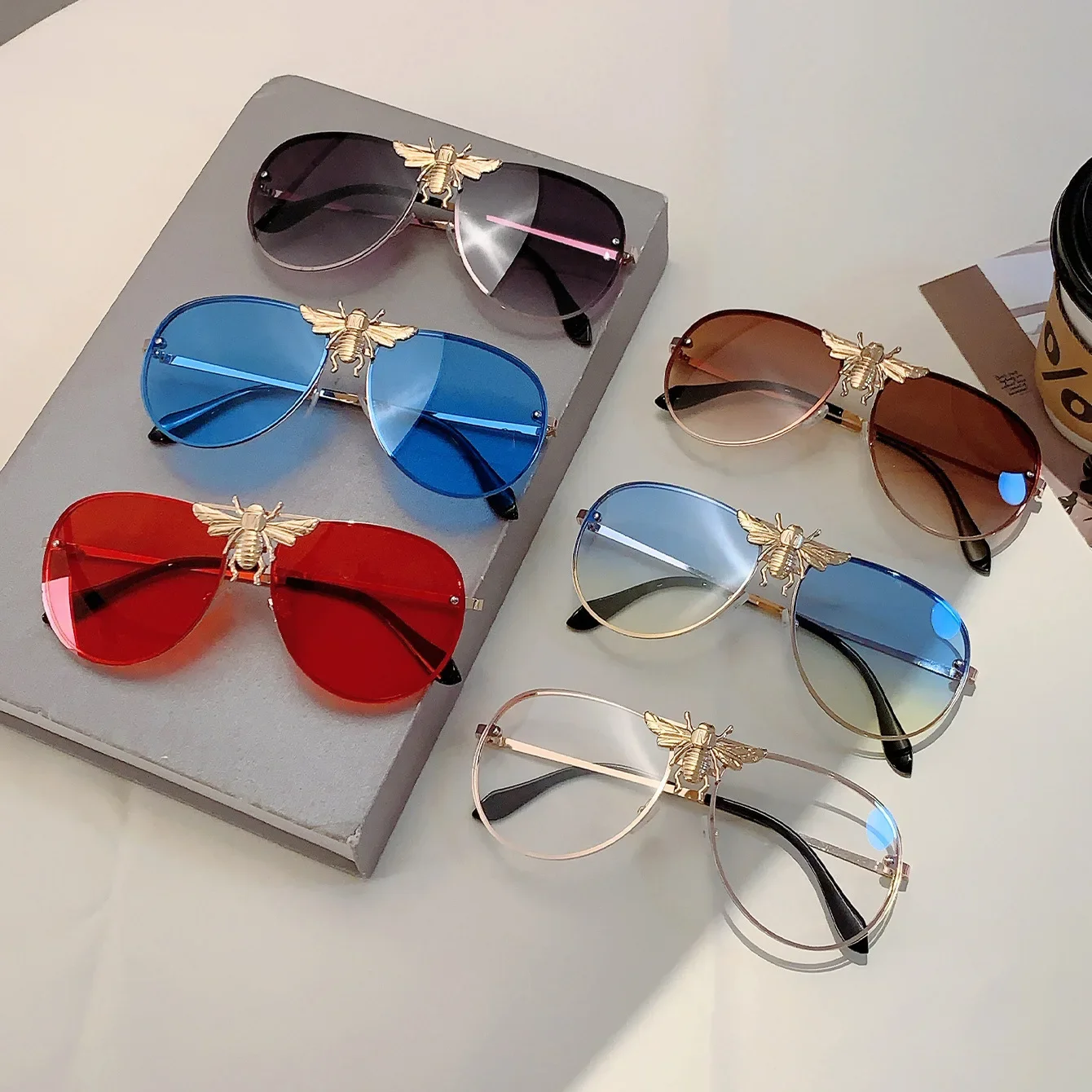 New Luxury Brand Designer Oversized Pilot Big Bee Sunglasses Women For Men Popular Vintage Sun Glasses Punk Metal Eyewear UV400
