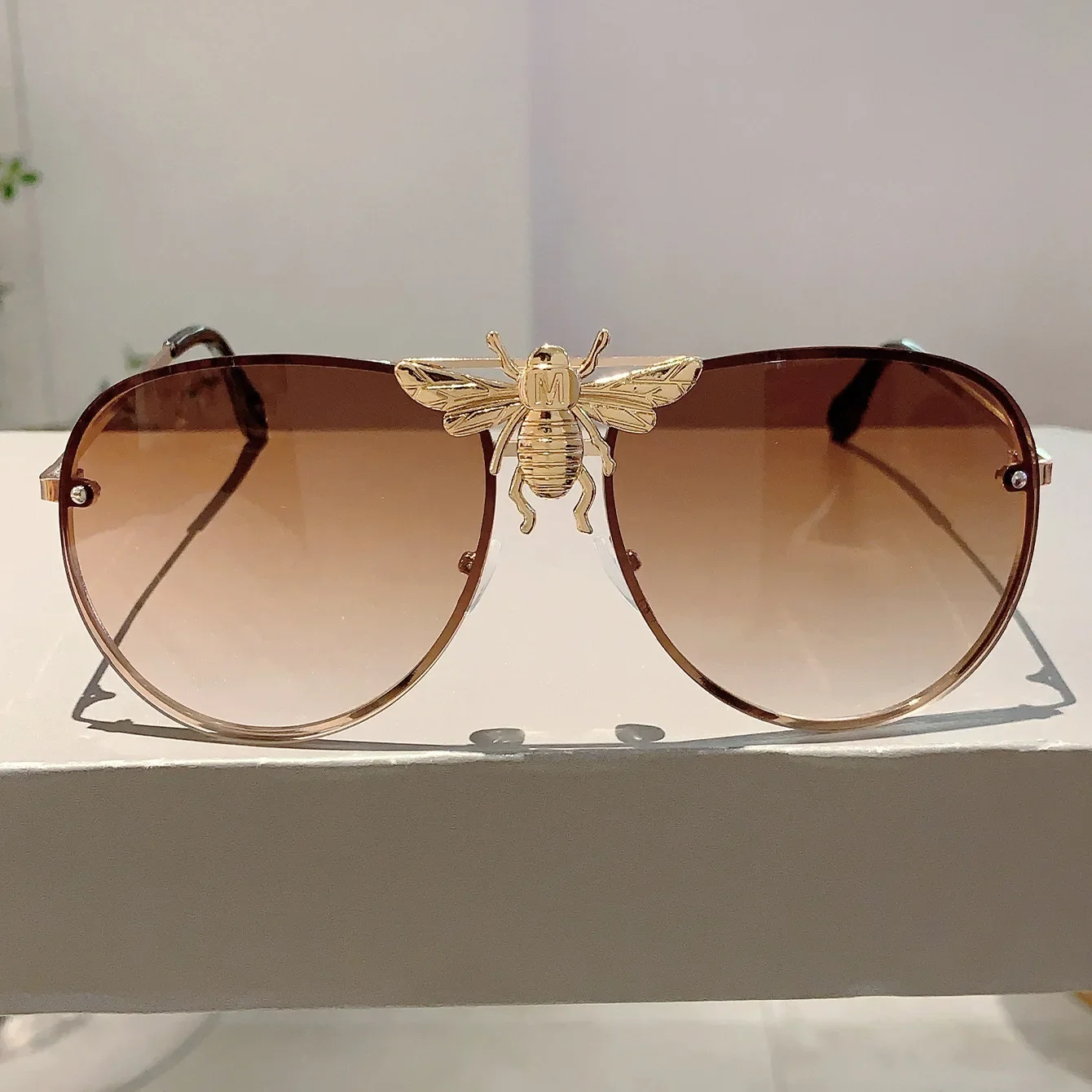 New Luxury Brand Designer Oversized Pilot Big Bee Sunglasses Women For Men Popular Vintage Sun Glasses Punk Metal Eyewear UV400