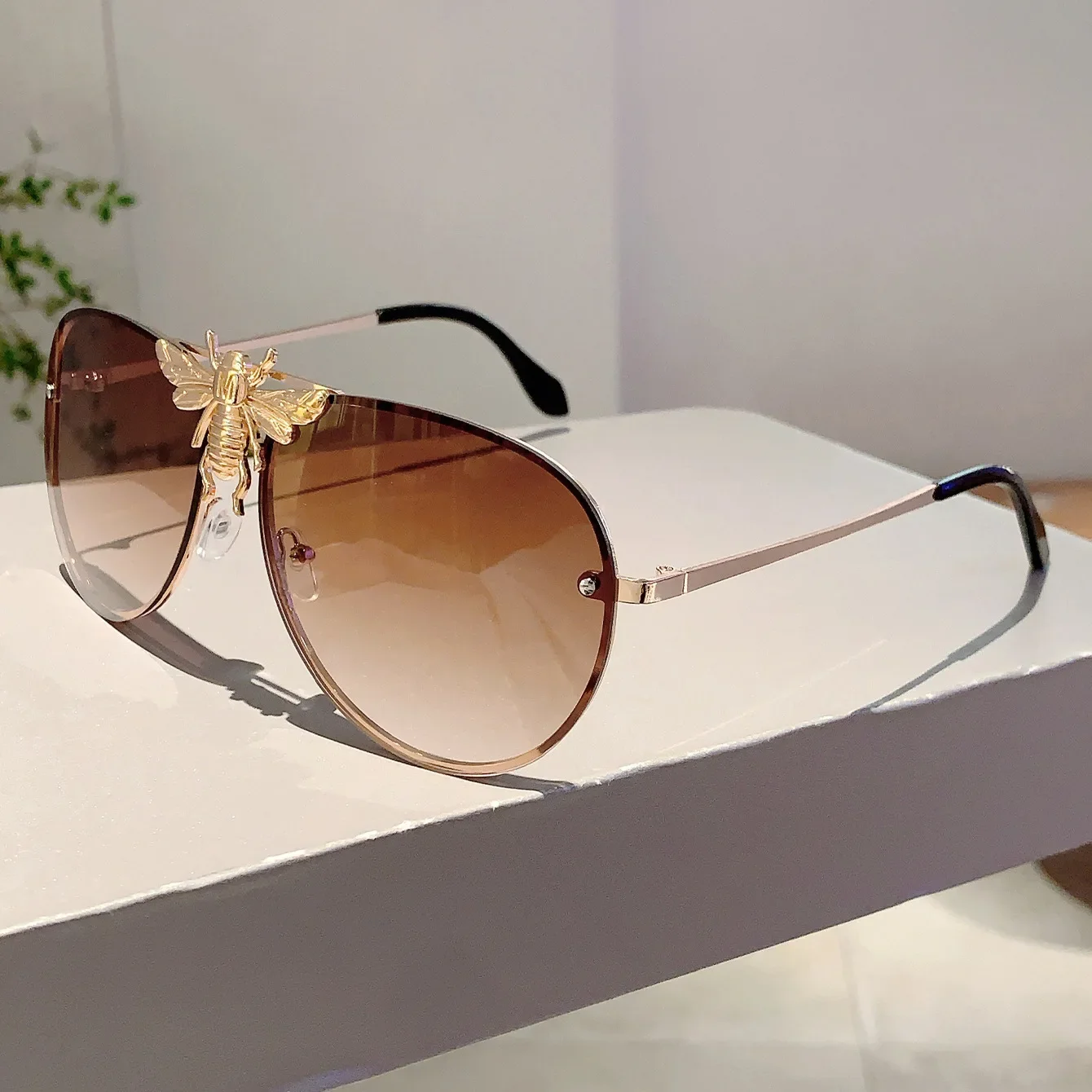 New Luxury Brand Designer Oversized Pilot Big Bee Sunglasses Women For Men Popular Vintage Sun Glasses Punk Metal Eyewear UV400