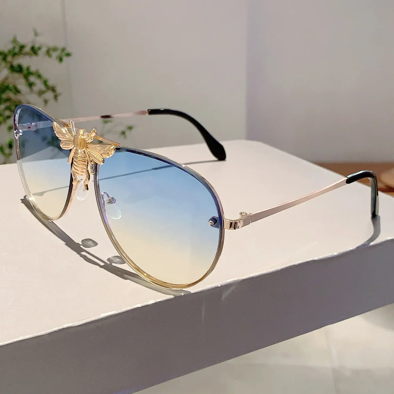 New Luxury Brand Designer Oversized Pilot Big Bee Sunglasses Women For Men Popular Vintage Sun Glasses Punk Metal Eyewear UV400