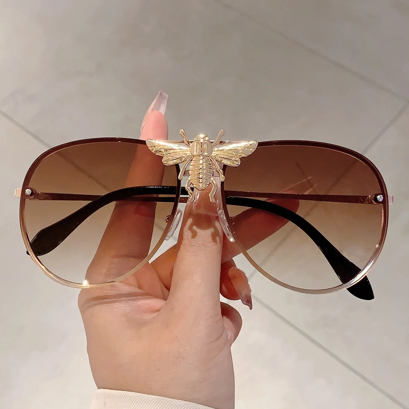 New Luxury Brand Designer Oversized Pilot Big Bee Sunglasses Women For Men Popular Vintage Sun Glasses Punk Metal Eyewear UV400