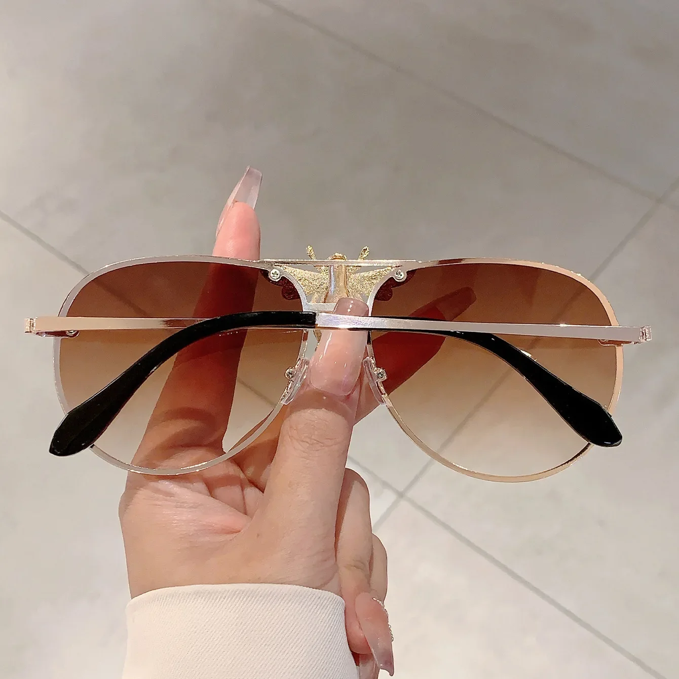 New Luxury Brand Designer Oversized Pilot Big Bee Sunglasses Women For Men Popular Vintage Sun Glasses Punk Metal Eyewear UV400