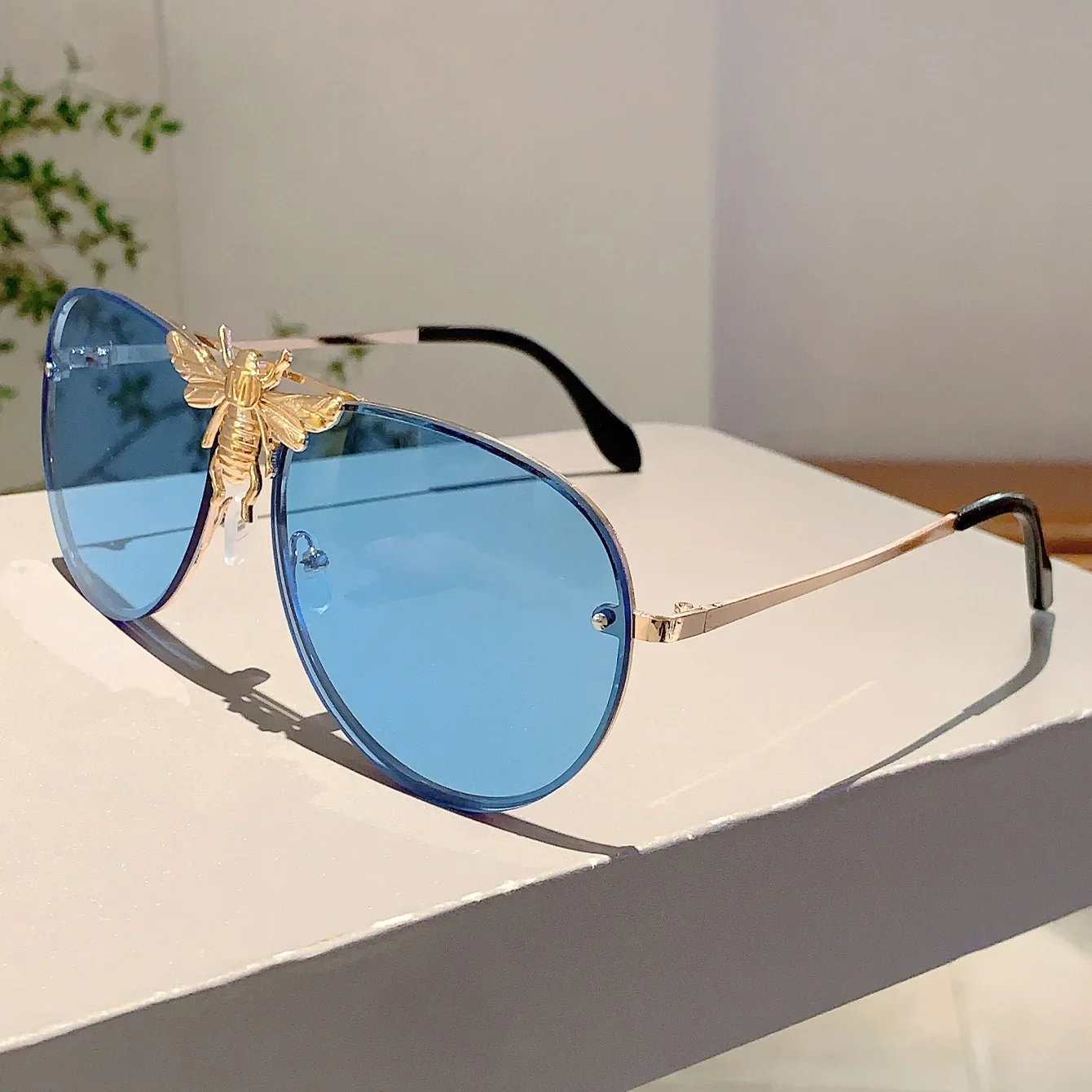 New Luxury Brand Designer Oversized Pilot Big Bee Sunglasses Women For Men Popular Vintage Sun Glasses Punk Metal Eyewear UV400