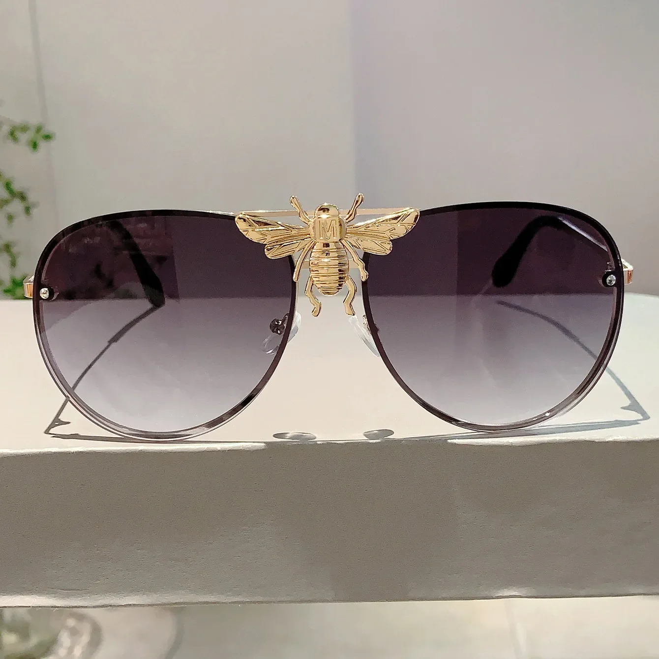New Luxury Brand Designer Oversized Pilot Big Bee Sunglasses Women For Men Popular Vintage Sun Glasses Punk Metal Eyewear UV400