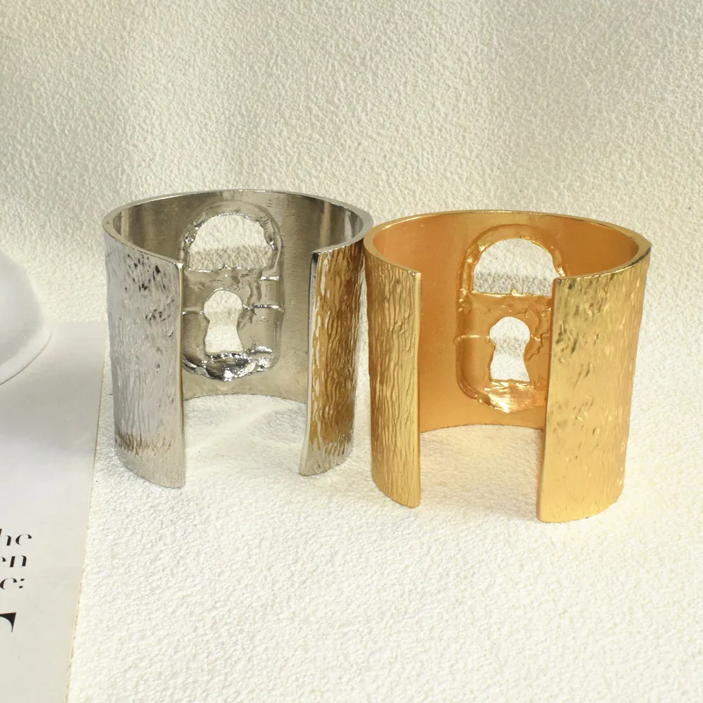 New Brand Fashion Show Alloy Metal Lock Cuff Bracelet For Women Fashion Jewelry Exaggerated Hand Open Bangles Accessories