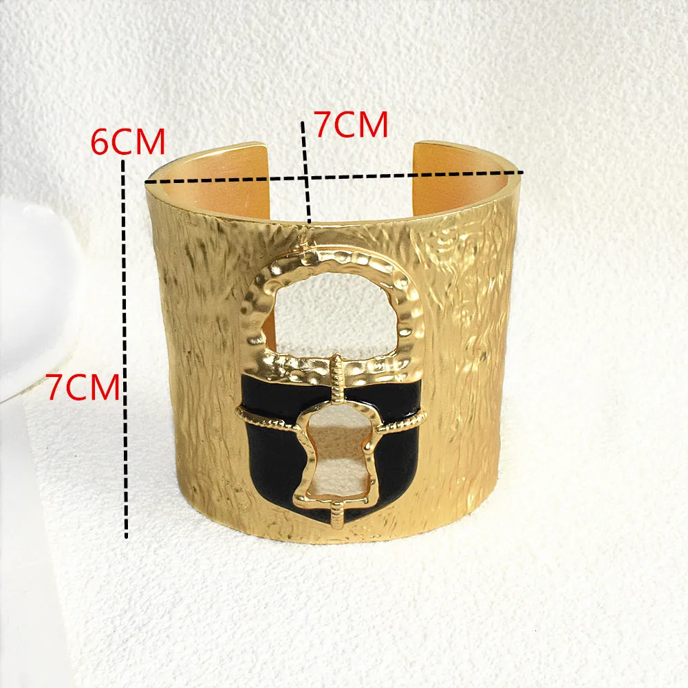 New Brand Fashion Show Alloy Metal Lock Cuff Bracelet For Women Fashion Jewelry Exaggerated Hand Open Bangles Accessories