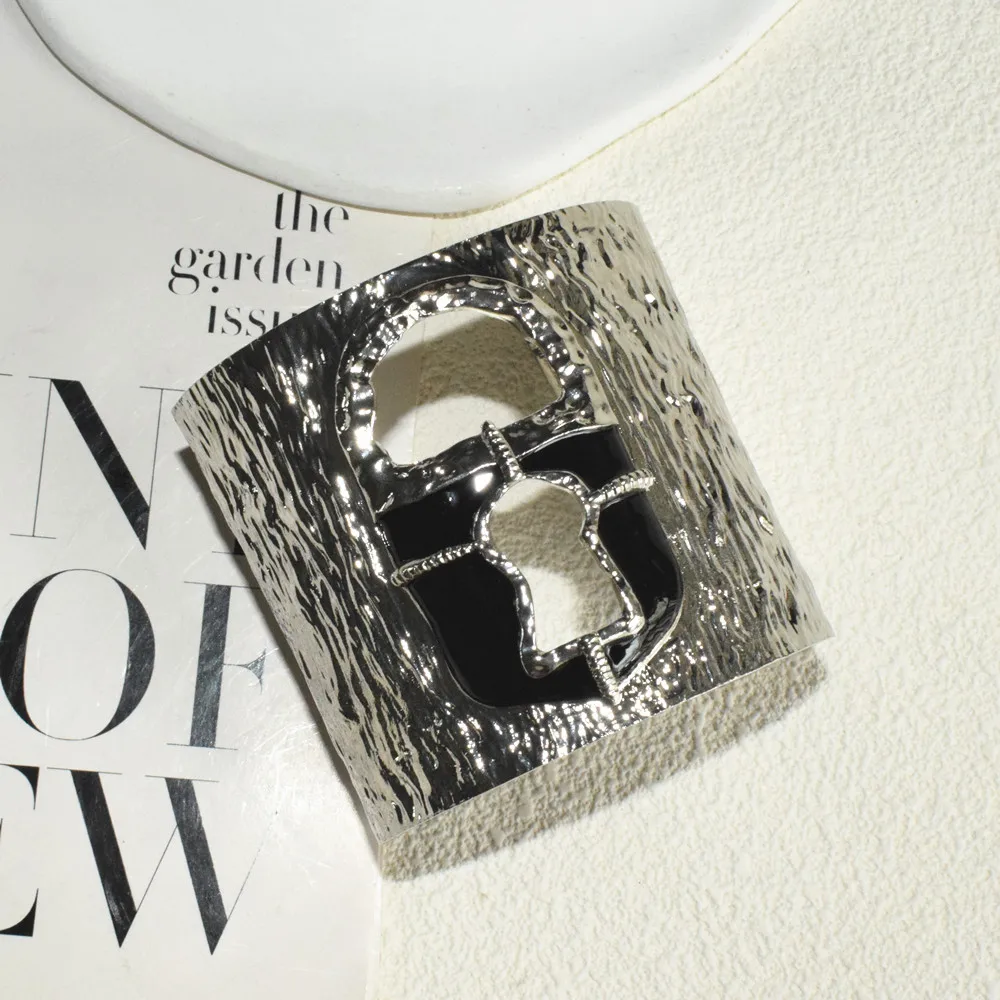 New Brand Fashion Show Alloy Metal Lock Cuff Bracelet For Women Fashion Jewelry Exaggerated Hand Open Bangles Accessories