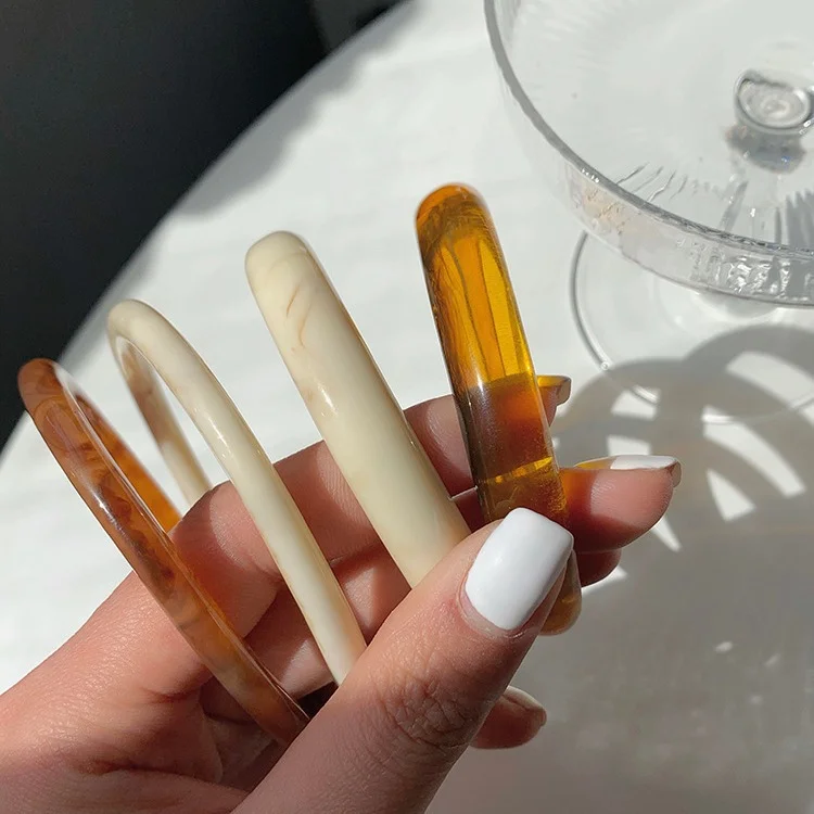 4pcs Elegant Retro Acrylic Bracelet Set for Women Fashion Punk Simple Resin Stackable Bangle Boho Daily Wear Party Jewelry Gifts