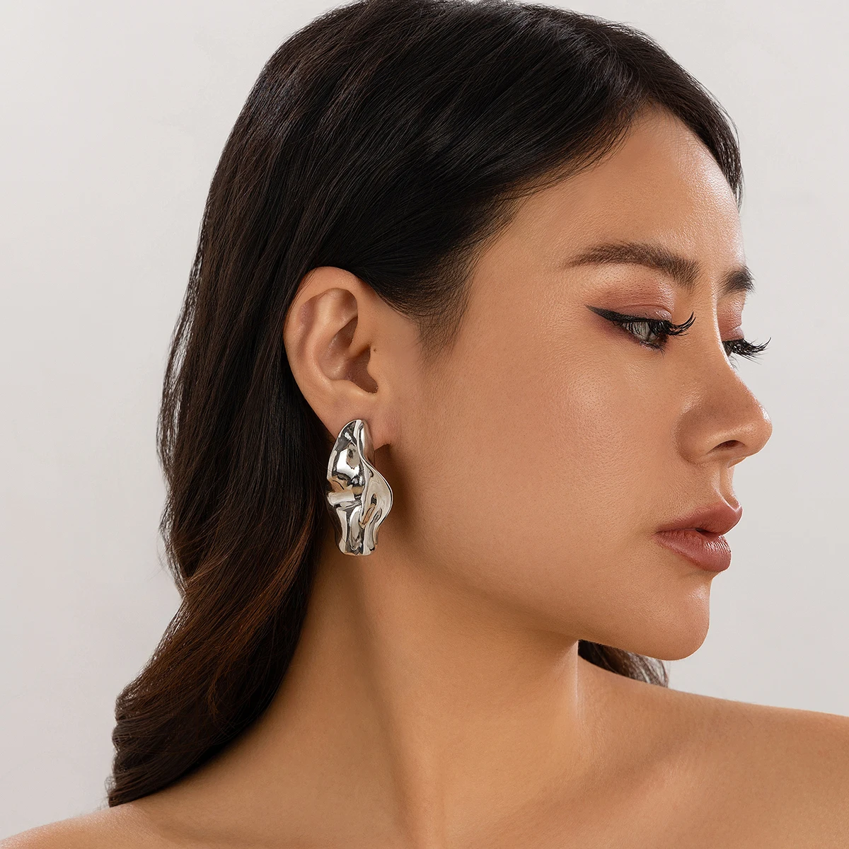 IngeSight.Z Creative Irregular Metal Pleated Earrings for Women New Aesthetics Gold Color Ear Piercing Earrings Party Jewelry
