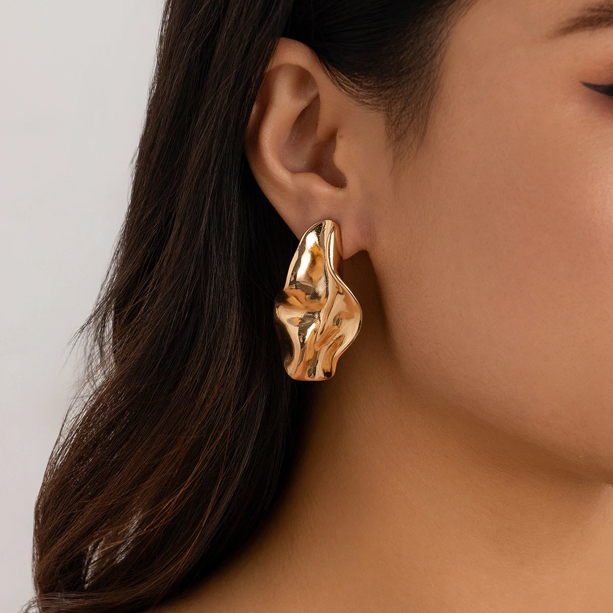 IngeSight.Z Creative Irregular Metal Pleated Earrings for Women New Aesthetics Gold Color Ear Piercing Earrings Party Jewelry
