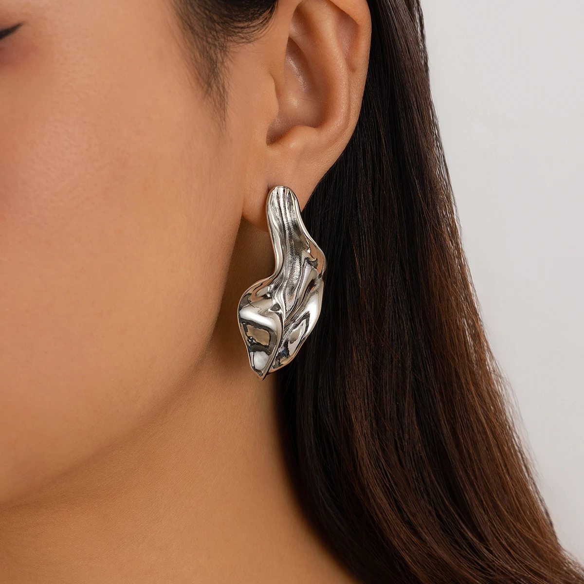 IngeSight.Z Creative Irregular Metal Pleated Earrings for Women New Aesthetics Gold Color Ear Piercing Earrings Party Jewelry