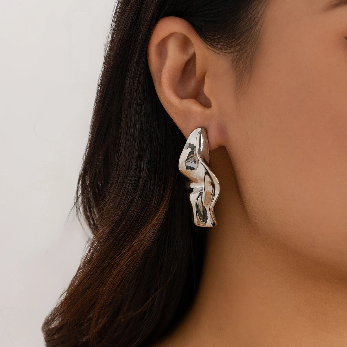 IngeSight.Z Creative Irregular Metal Pleated Earrings for Women New Aesthetics Gold Color Ear Piercing Earrings Party Jewelry