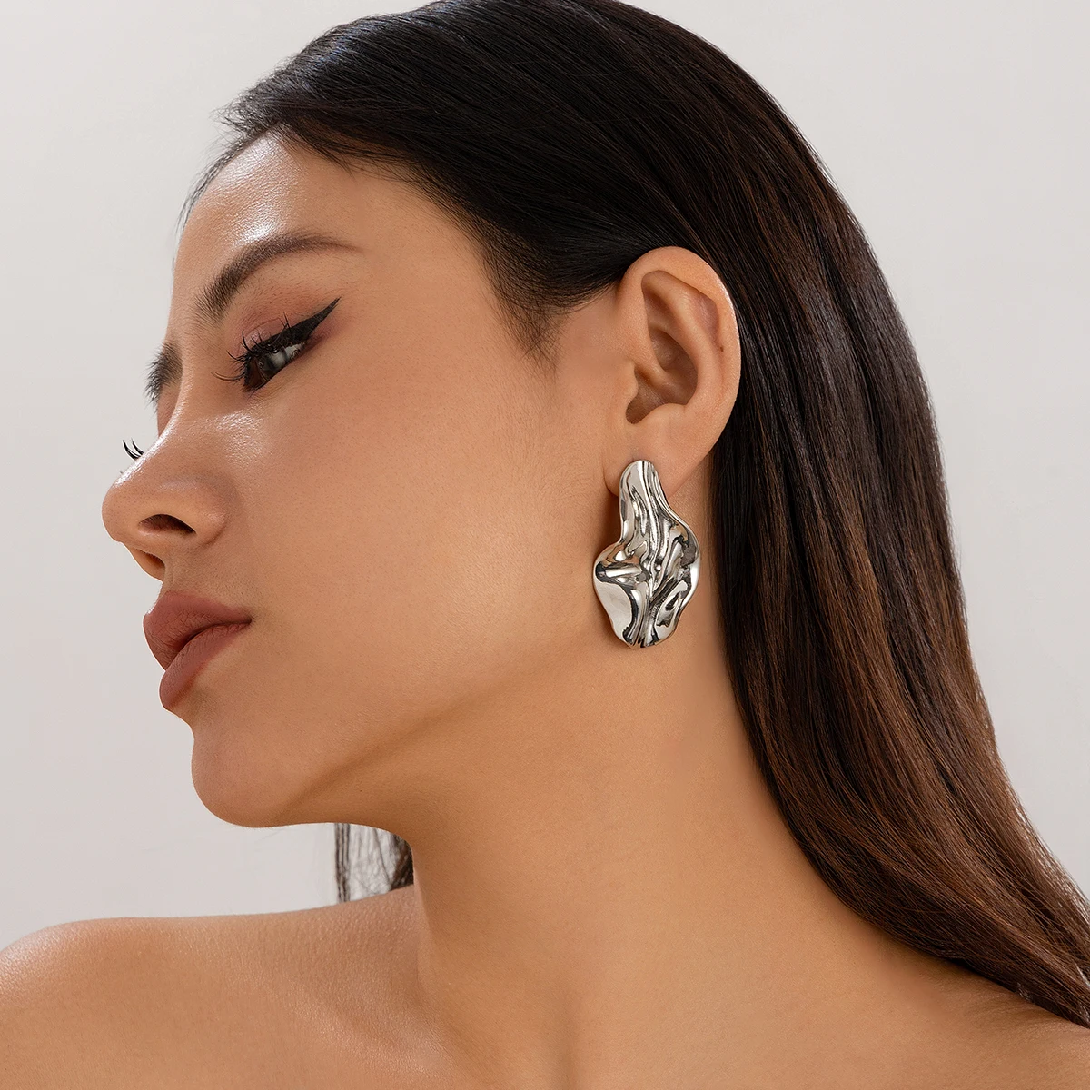 IngeSight.Z Creative Irregular Metal Pleated Earrings for Women New Aesthetics Gold Color Ear Piercing Earrings Party Jewelry