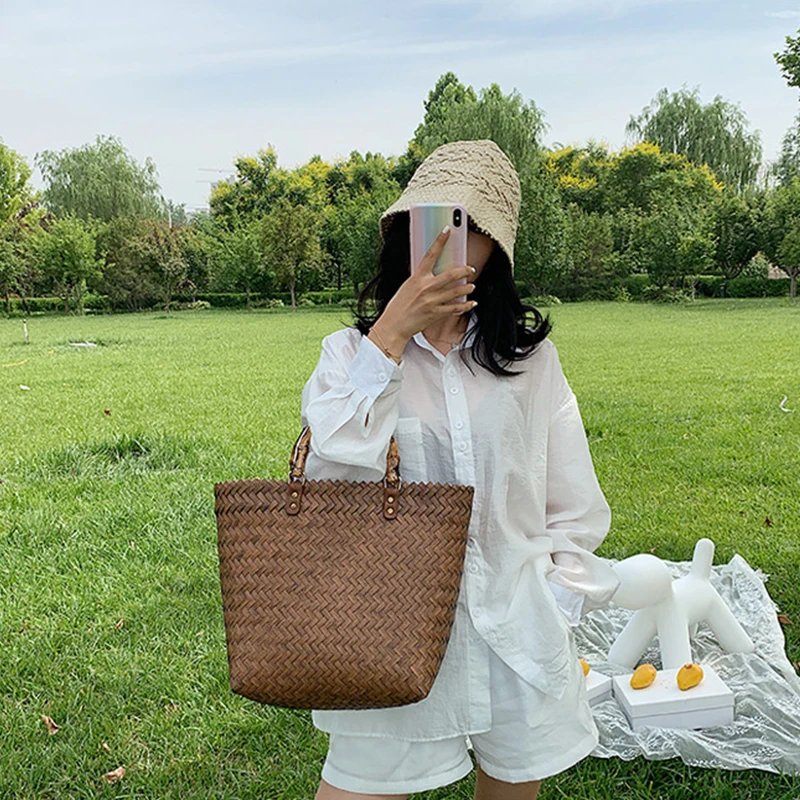Women Woven Beach Straw Handbag Casual Handmade Hollow Out Rattan Shoulder Bags Youth Ladies Bohemia Summer Travel Beach Totes