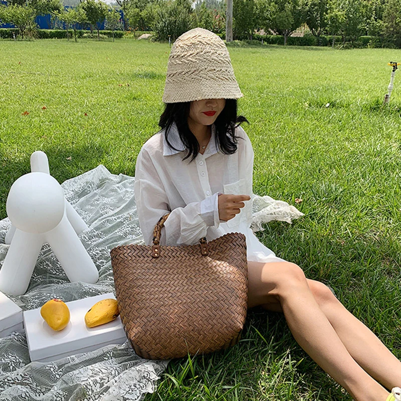 Women Woven Beach Straw Handbag Casual Handmade Hollow Out Rattan Shoulder Bags Youth Ladies Bohemia Summer Travel Beach Totes