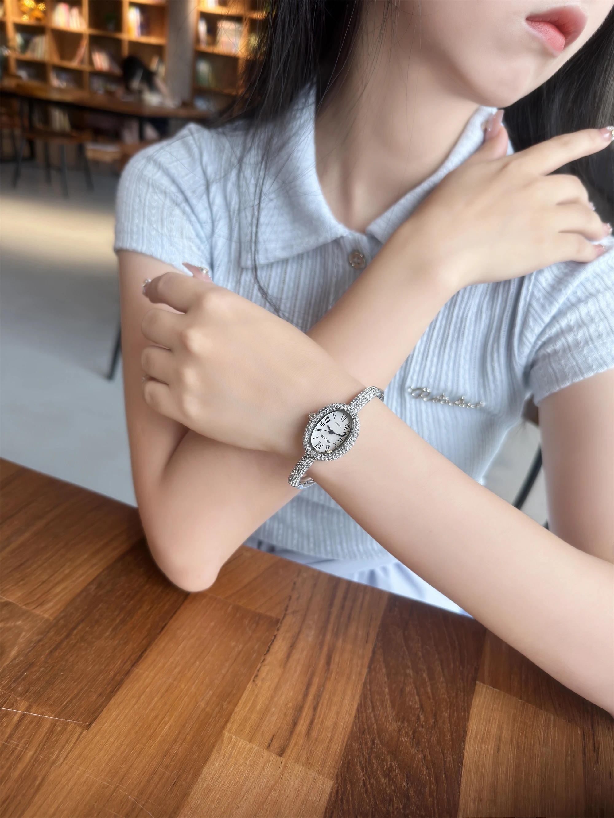 New Luxury Elegant Ladies' Bracelet Wrist Watch Roman Numeral Inlaid Rhinestones Oval Waterproof Women's Quartz Watch Reloj