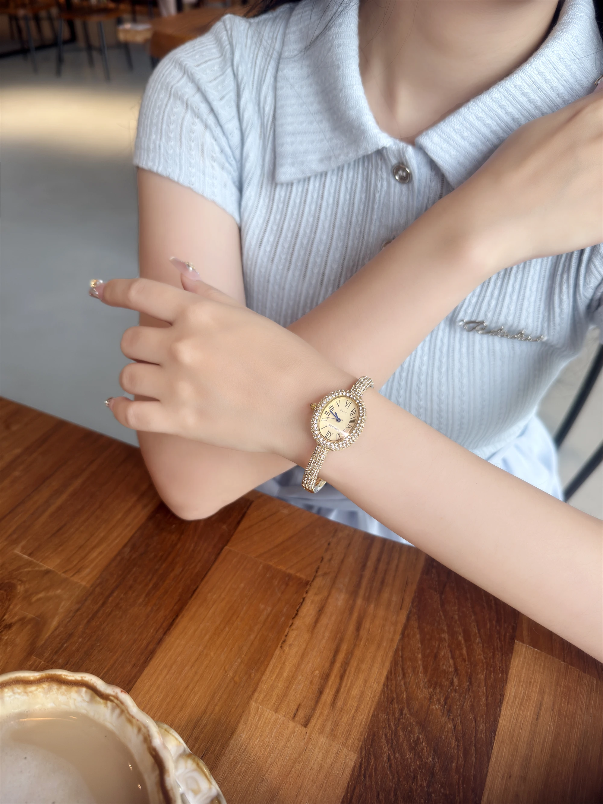 New Luxury Elegant Ladies' Bracelet Wrist Watch Roman Numeral Inlaid Rhinestones Oval Waterproof Women's Quartz Watch Reloj