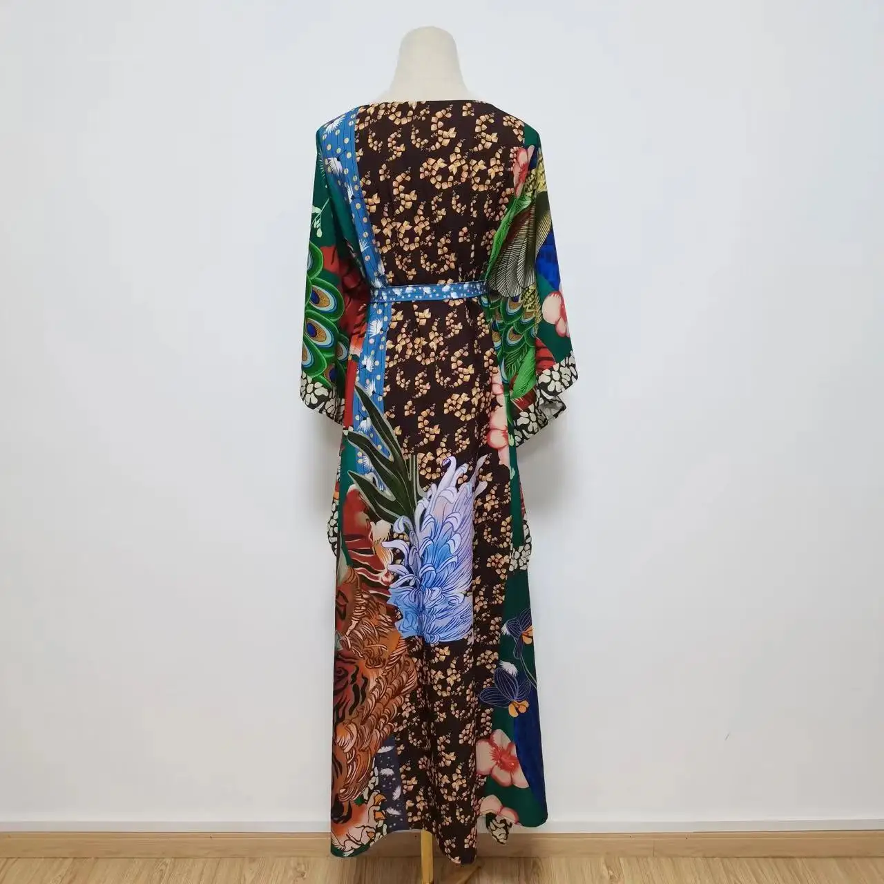 New Big Size Kimono Women Luxury Print Beachwear Cover Up Holiday Tunic Dress Bohemian Style Batwing Sleeve Maxi Dresses