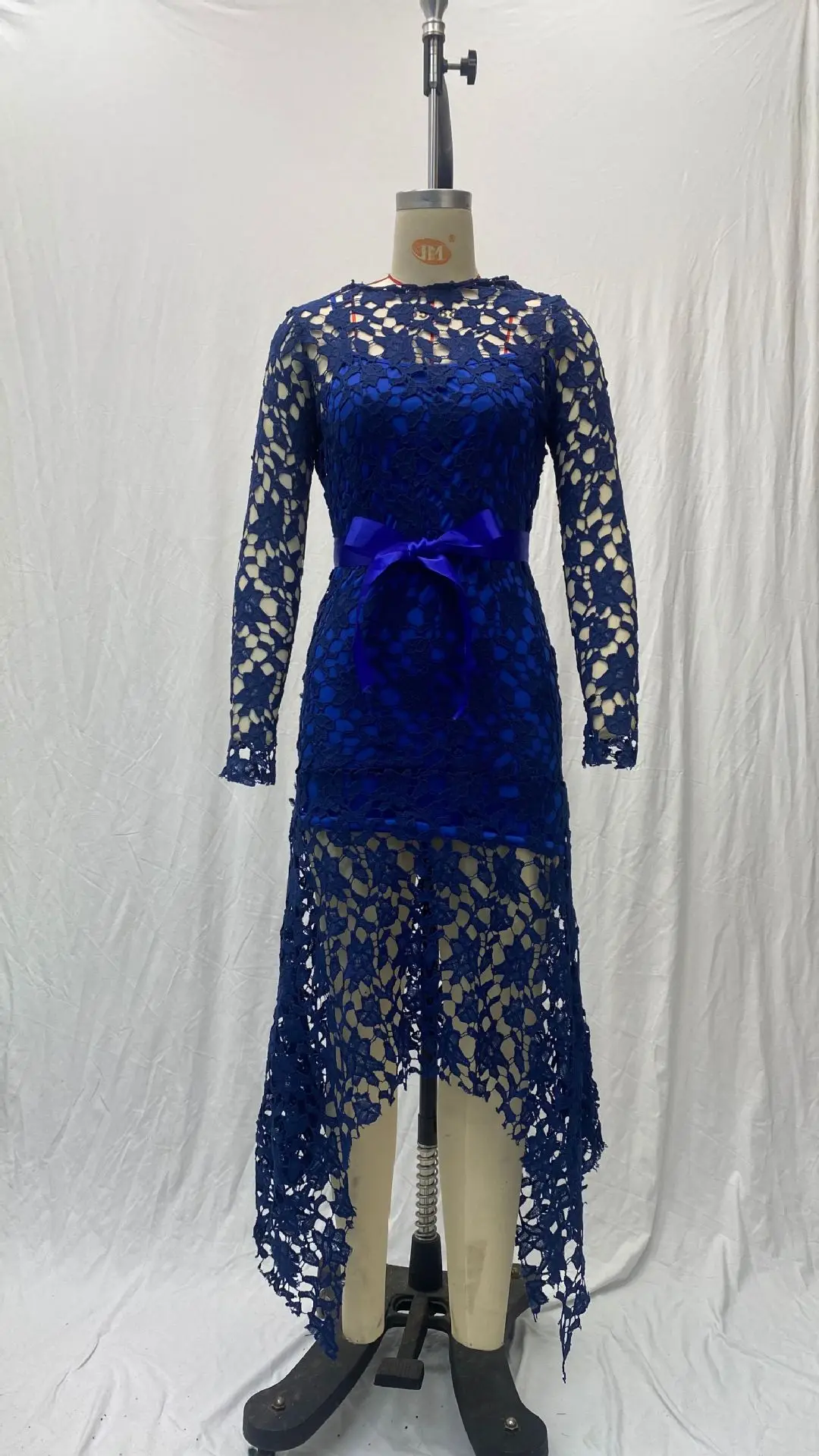 2024 Spring New Fashionable French Lace Stand Up Collar  Bubble Sleeves Waist Cinching Slimming Dress Elegant Long Dress