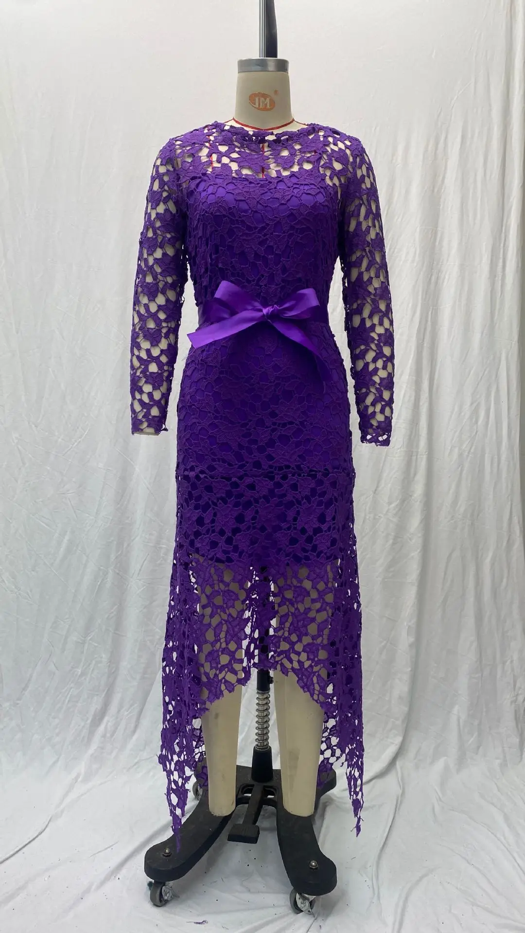 2024 Spring New Fashionable French Lace Stand Up Collar  Bubble Sleeves Waist Cinching Slimming Dress Elegant Long Dress