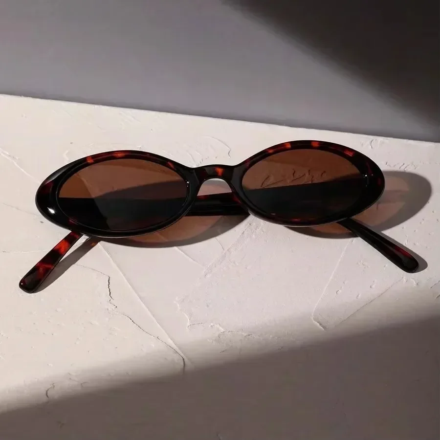 1Pc Sexy and Fashionable Small Oval Sunglasses Retro Fashion Leopard Print Frame Sunglasses Suitable for Travel and Vacation