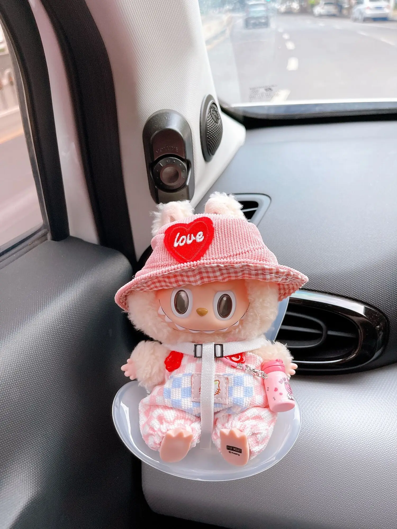 15-17cm doll Seat Labubu Carseat Safety Seat Cute doll Air Outlet Aromatherapy Decoration High-Grade Car Interior Decoration