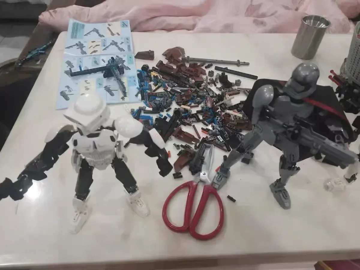 452pcs Star War Anime Figure Battle With Lightsabers Model Dolls Mandalorian Assembling Handmade Ornaments Decor Boy Toy Gift