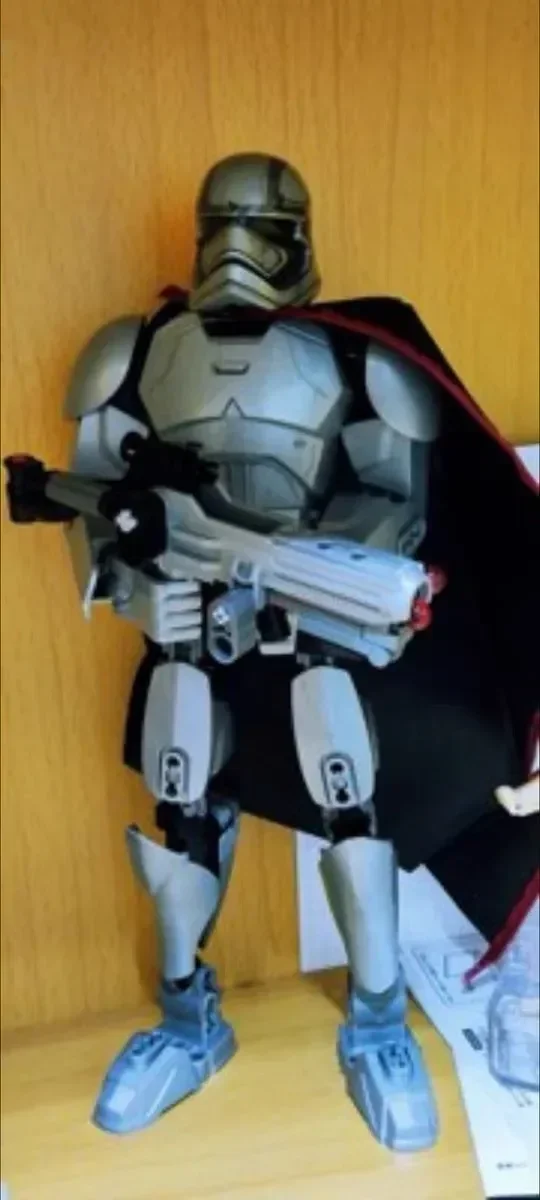 452pcs Star War Anime Figure Battle With Lightsabers Model Dolls Mandalorian Assembling Handmade Ornaments Decor Boy Toy Gift