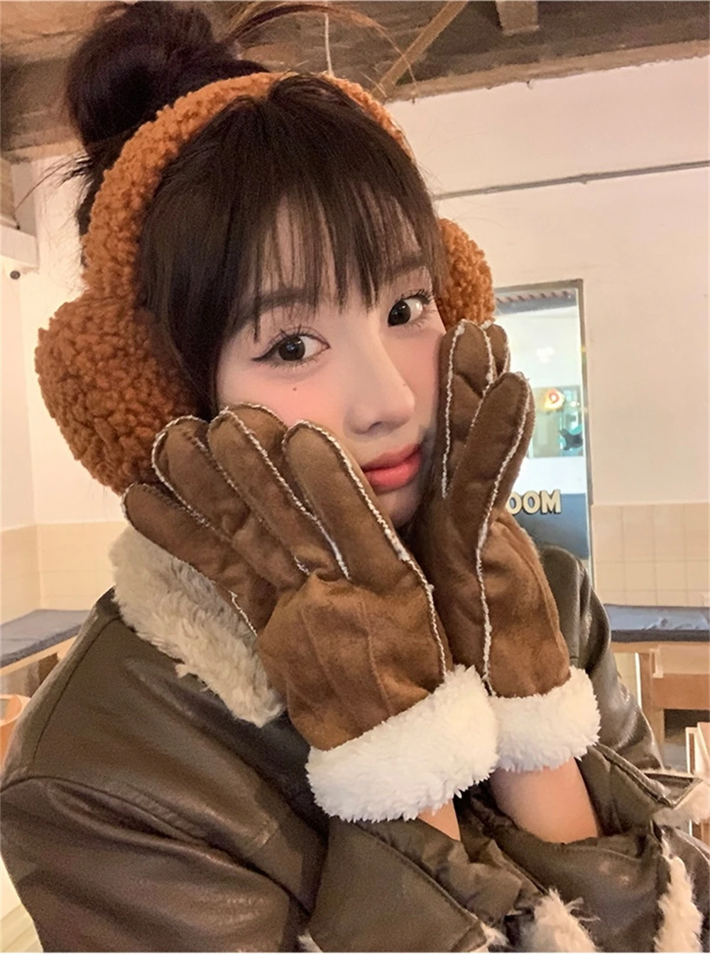 Cute Plush Headphones Winter Earmuffs Women's Warm Soft Ear Covers Imitation Cashmere Hair Band Fashion Earflap Outdoor Supplies